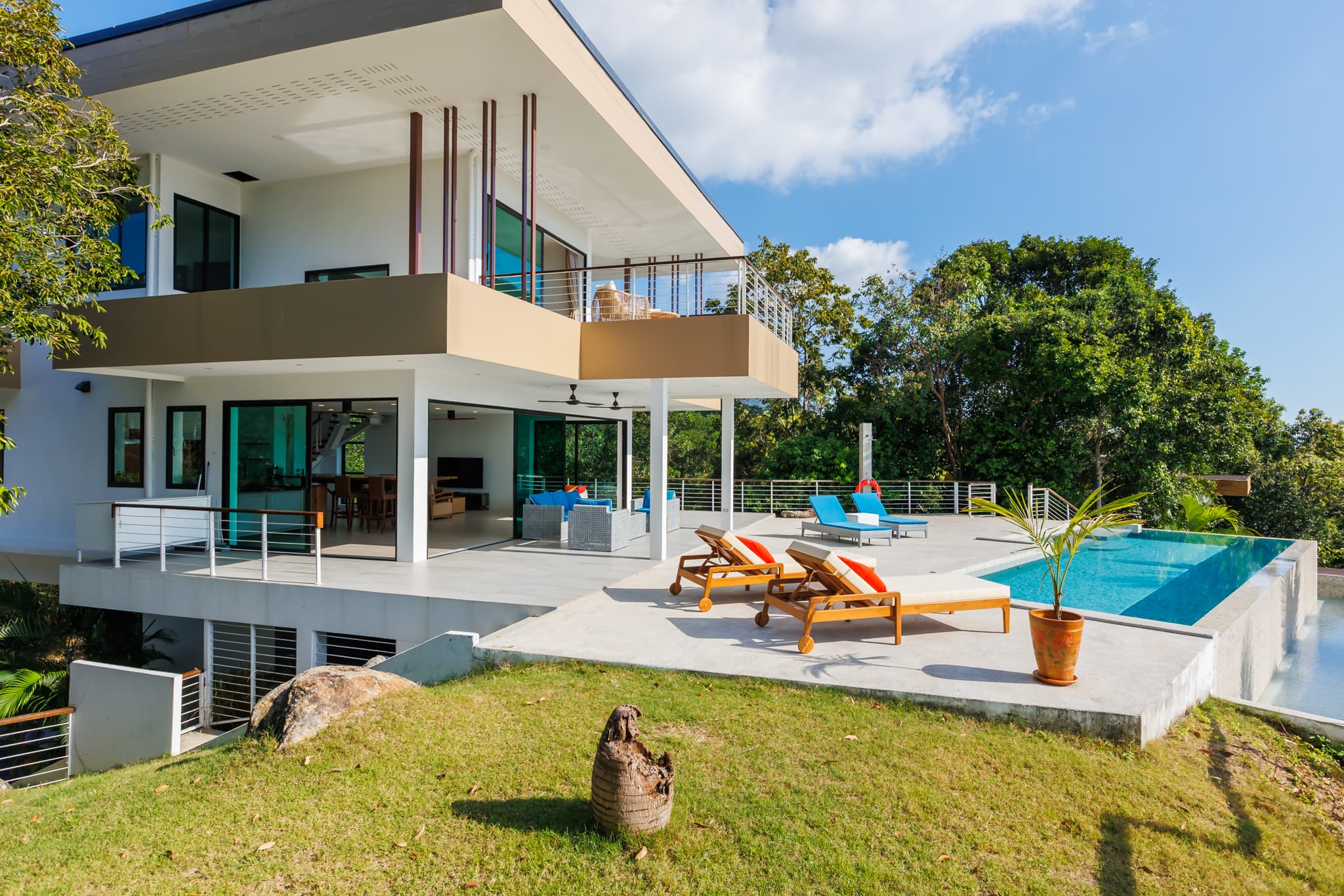 Villa exterior with infinity pool, terrace and lawn, Koh Phangan